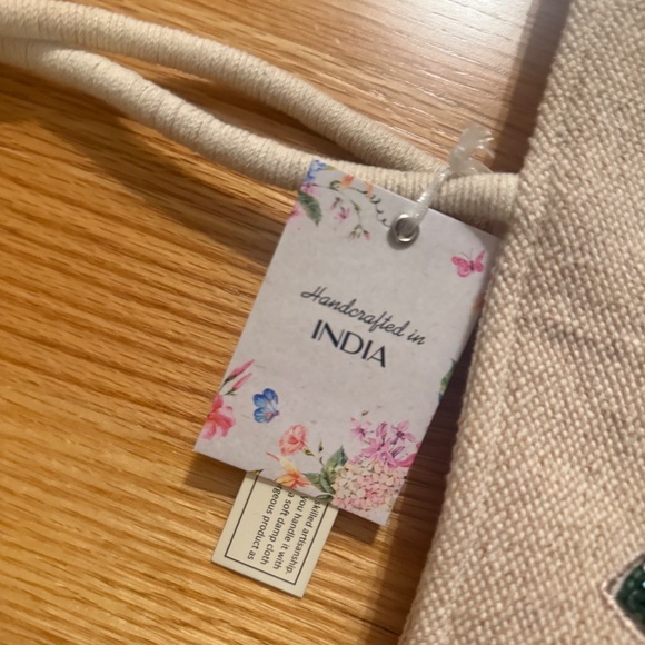 Viral Beaded Strawberry Tote Bag - Picture 7 of 8